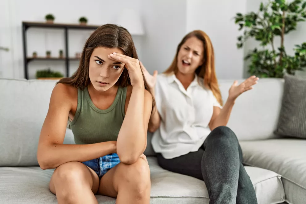 ženy, matka, dcera, problémy, slzy, smutek, hádka