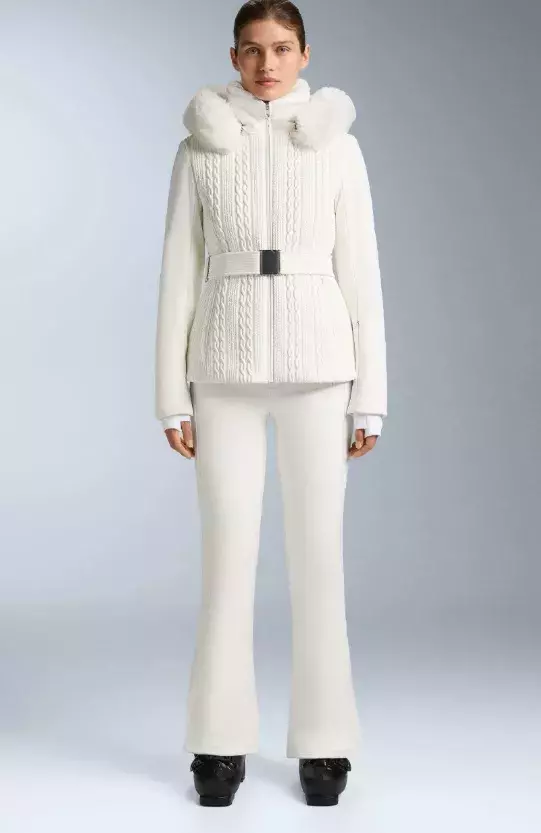 Lyžařská bunda s páskem, OYSHO, 4 999 Kč