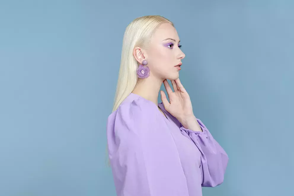 Celá v šeříku: Fialový odstín se objeví v různých odstínech, od chladné šeříkové až po sytě fialovou