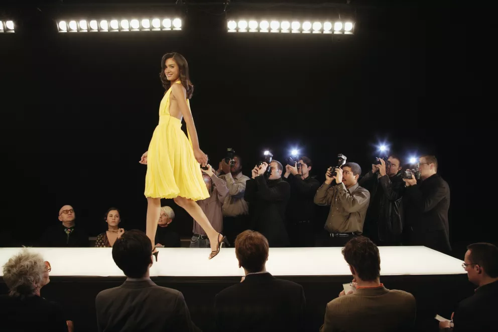 Tyto 3 barvy vyvolávají dojem luxusu. Kousky do 1200 korun jsme vybrali do galerie