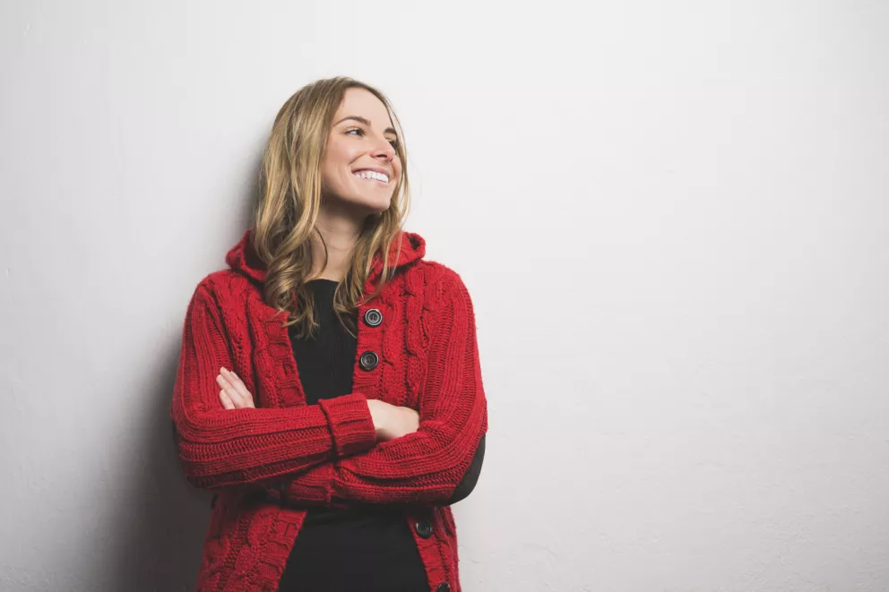 Tři nadčasové kousky, které vám nesmí chybět. Je mezi nimi i hedvábná košile, která zakryje nedostatky postavy