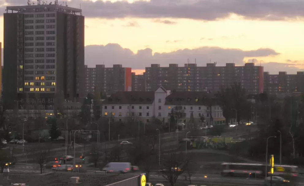 sídlo společnosti, kde byl Mrázek zastřelen před nástupem do opancéřovaného auta