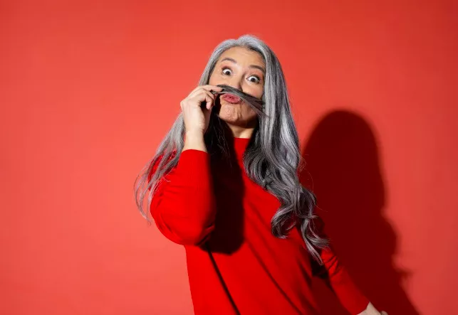 Nejlepší tonery na šedivé vlasy: Obnoví jas a zářivost nejen ženám po 50