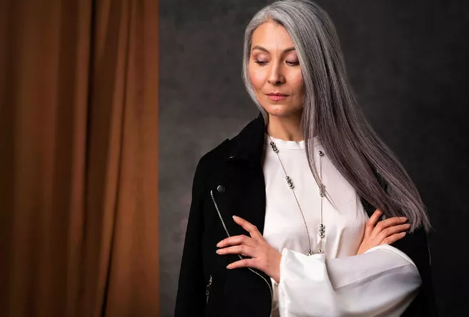 Nejlepší tonery na šedivé vlasy: Obnoví jas a zářivost nejen ženám po 50