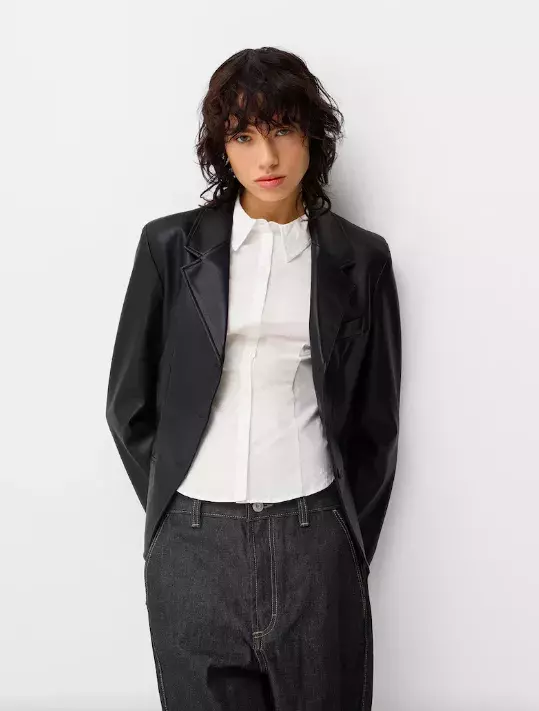 <p>Bershka 889 Kč</p>
