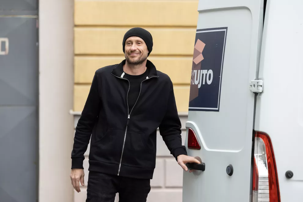 Nekonečný seriál Ulice sleduje dramatické osudy několika rodin žijících v sousedství