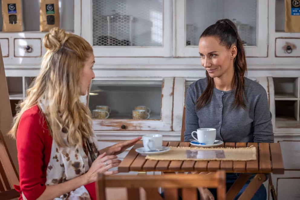 Nekonečný seriál Ulice sleduje dramatické osudy několika rodin žijících v sousedství