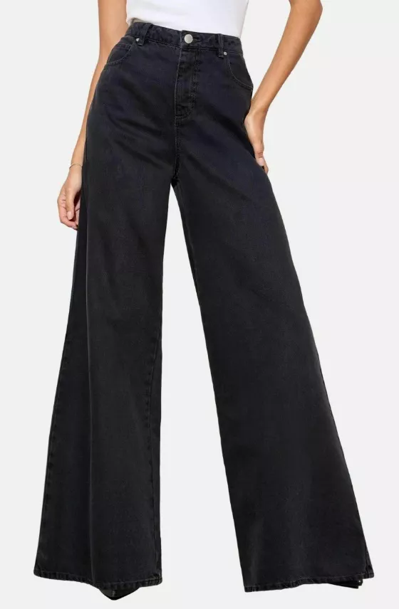 Široké džíny, Friends Like These, 1 750 Kč