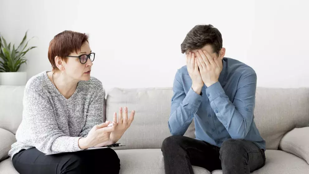 muž, žena, matka, syn, bydlení, problémy, rodina