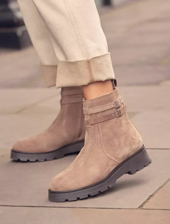 Chelsea boty, Next, 945 Kč (původně 2 365 Kč)