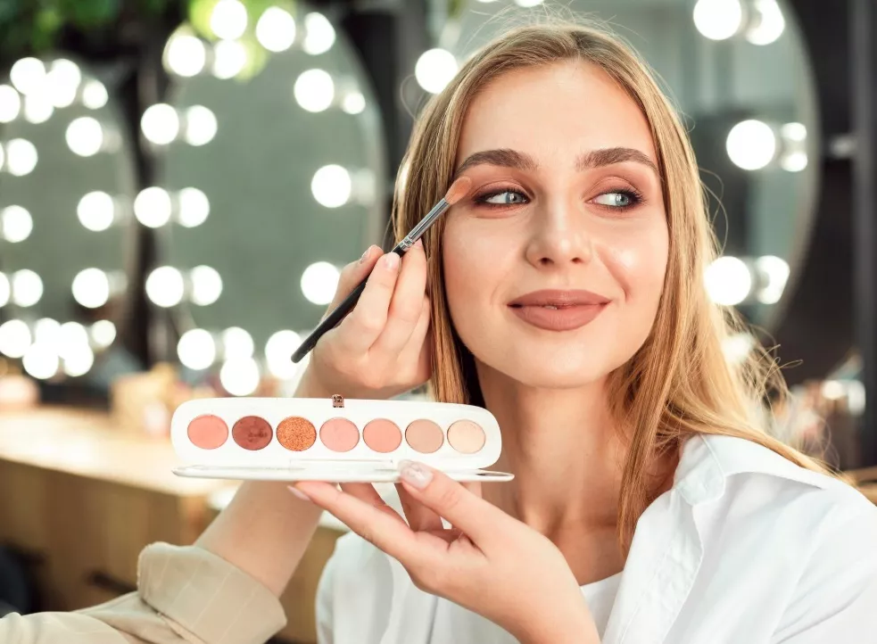 výrazné oční stíny