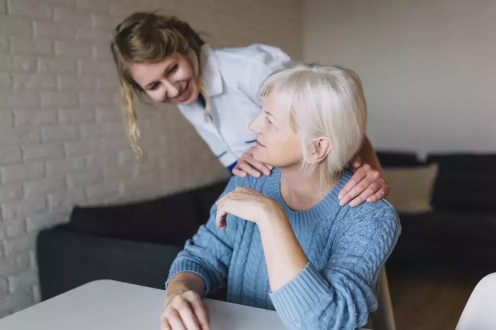 ženy, snacha, tchyně, pomoc, péče, nepřijetí