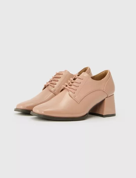 Polobotky, Anna Field, 420 Kč