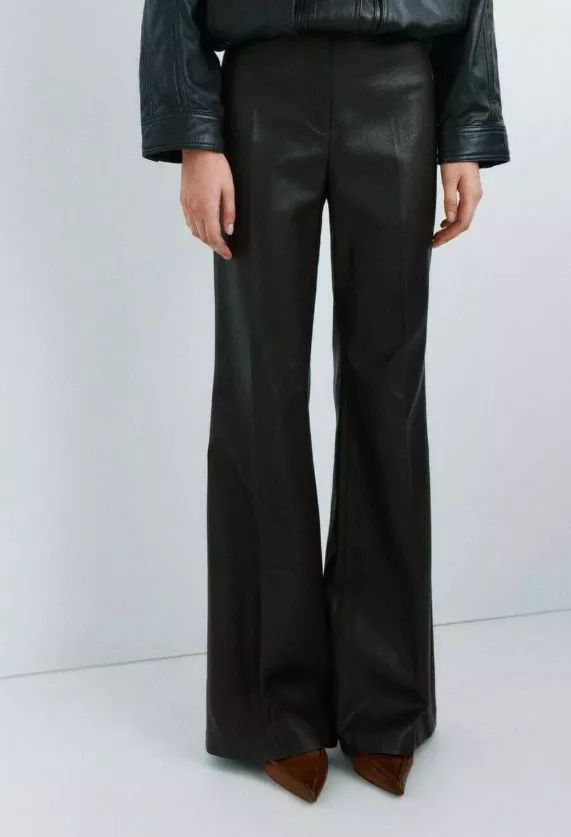 Koženkové kalhoty do zvonu, Mango, 1 599 Kč