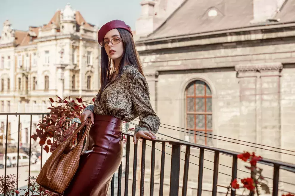 bordó koženková sukně