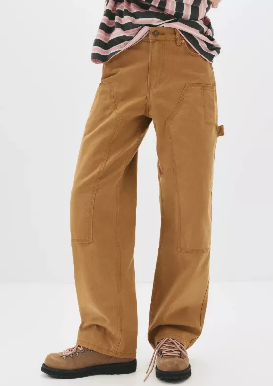 Rovné džíny, PULL&BEAR, 449 Kč (původně 849 Kč)