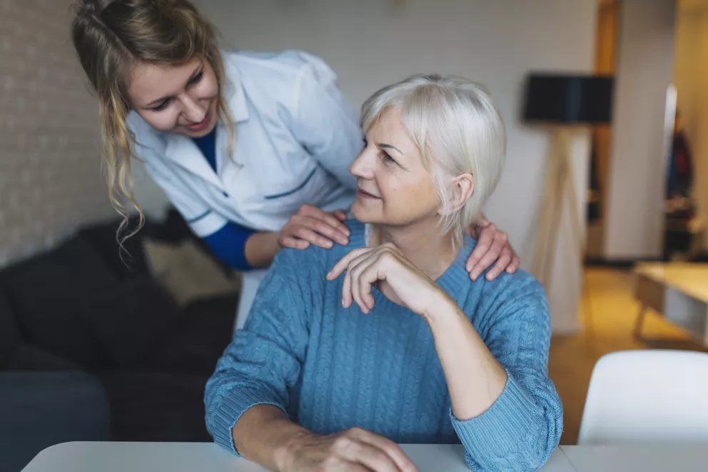 ženy, snacha, tchyně, pomoc, péče, nepřijetí