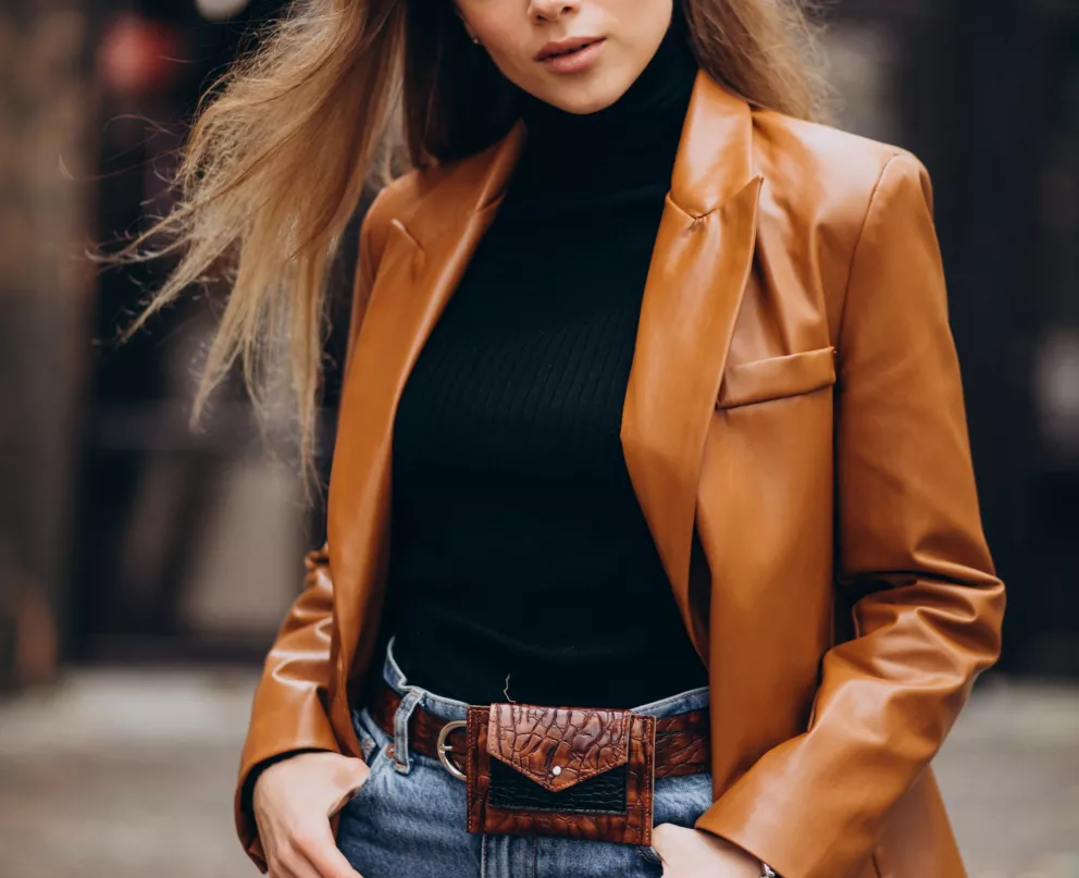 žena v koženém saku