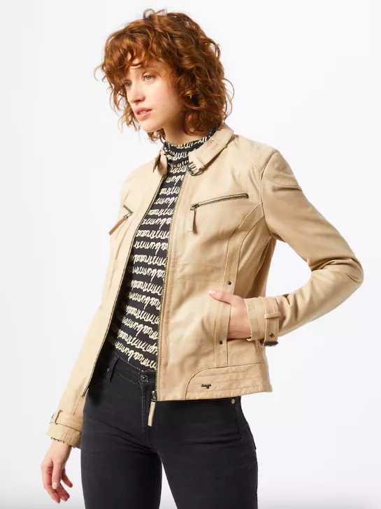 <p>Maze 4449 Kč</p>
