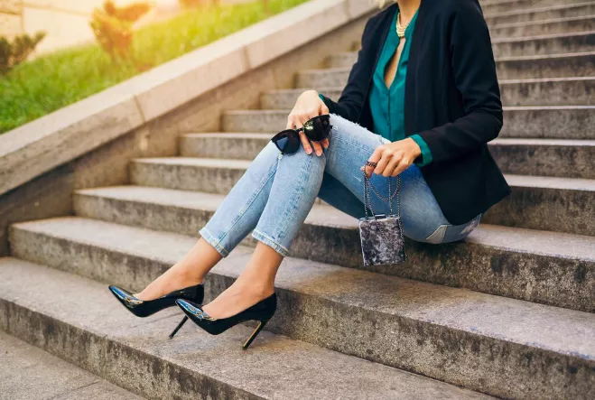 Kožené boty na podpatku podtrhnou váš styl. Nosit se budou v těchto dvou barvách