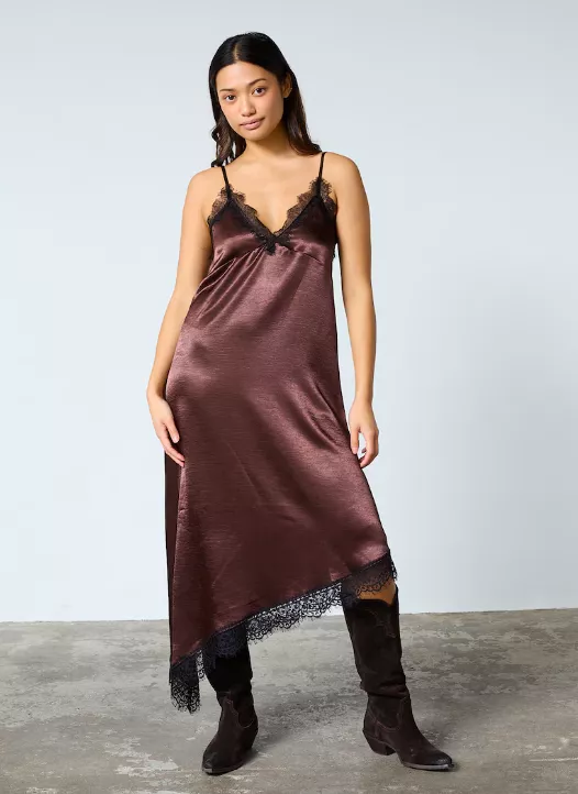 <p>SISTERS POINT 1849 Kč</p>
