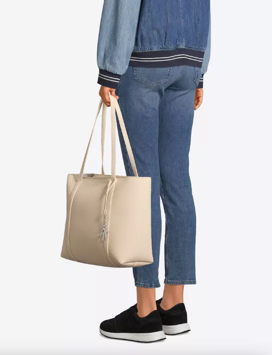 <p>ARMANI EXCHANGE 3278 Kč</p>
