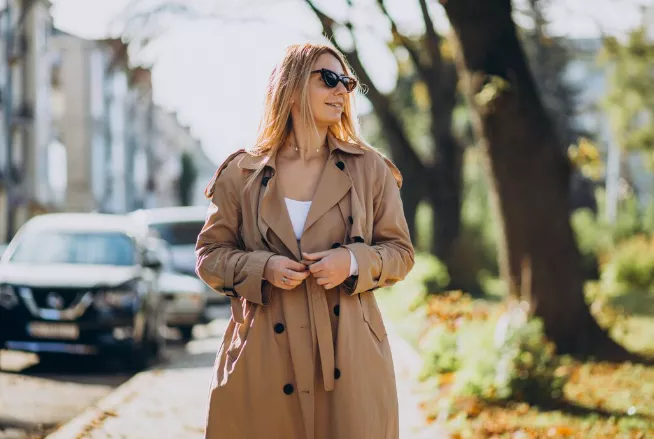 Nadcházející sezóna si žádá kabáty s tímto důležitým doplňkem. Sluší každému typu postavy