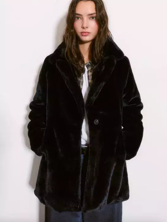 <p>Pull&Bear 1199 Kč</p>
