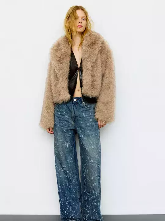 <p>Pull&Bear 1299 Kč</p>
