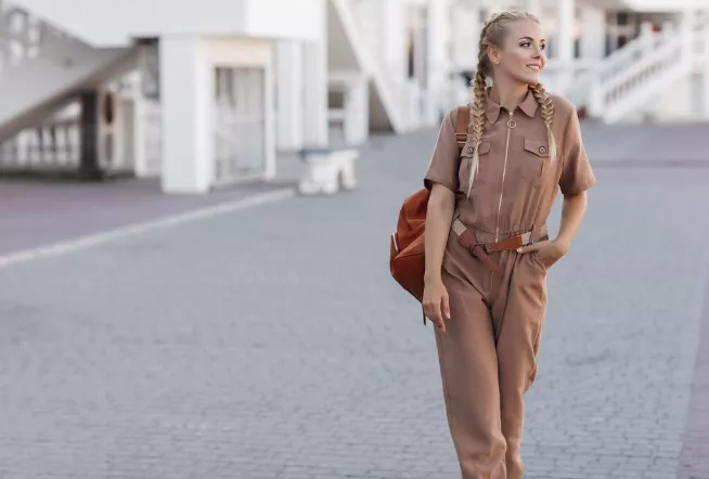 Tento příjemný materiál Francouzky milují. Oblečte se do něj od hlavy až k patě 