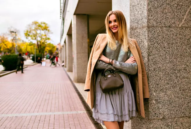 Tento příjemný materiál Francouzky milují. Oblečte se do něj od hlavy až k patě 