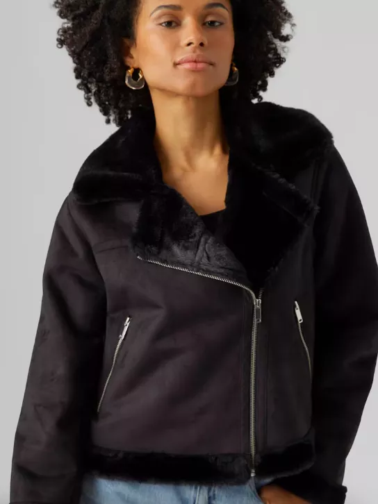 <p>VERO MODA&nbsp; 1779 Kč</p>
