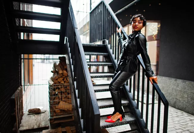 Možná z nich máte strach, ale neprávem. Kalhoty z tohoto materiálu můžete nosit po celý rok. Volte pohodlí a luxus v jednom