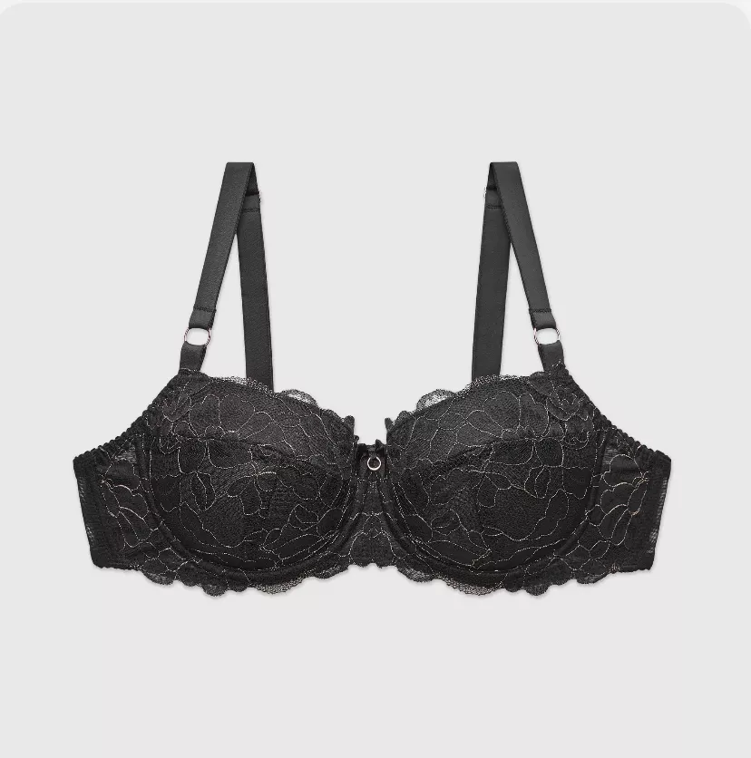 <p>I malá prsa hrdě vystavíte <strong>v podprsence DIAMOND Black Onyx</strong> z jemné vyšívané síťoviny a krajky. Měkce vyztužené košíčky s kosticemi jsou opatřeny vyjímatelnými Push-Up vycpávkami pro dokonalé tvarování plnějšího dekoltu. Z dílny specialistů Astratexu. Cena: 1499 Kč</p>
