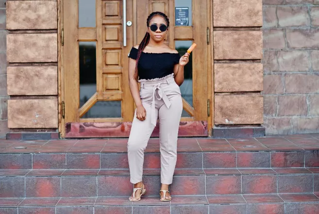 Jaro ovládnou odlehčené kalhoty. Vykouzlí delší nohy a krásnou siluetu