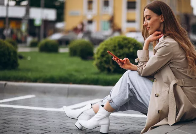 Jaro ovládnou odlehčené kalhoty. Vykouzlí delší nohy a krásnou siluetu