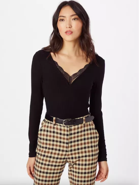 <p>ABOUT YOU 573 Kč</p>
