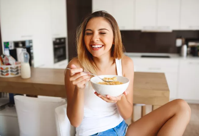 Co každodenní konzumace ovesných vloček dělá s vaším tělem, podle odborníků na výživu