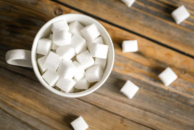Skutečně je bílý cukr nezdravý pro naše tělo? Zeptali jsme se odborníků