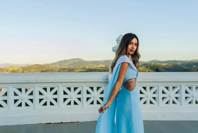 ⁠Myslíte si, že vaše postava není dokonalá? Zkuste tenhle trik: Do módy se vrací asymetrie 