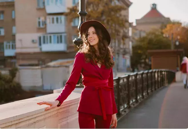 Tyto 3 barvy budou definovat módní paletu roku 2026 (Sytá červená, kobaltově modrá a kanárkově žlutá - nemusíte být Sparťanka