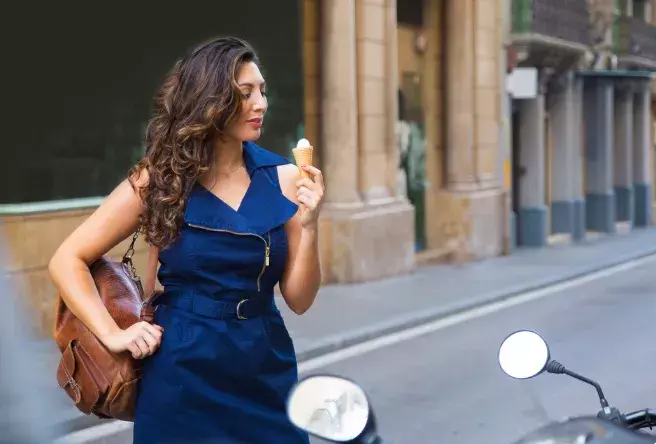 Tyto 3 barvy budou definovat módní paletu roku 2026 (Sytá červená, kobaltově modrá a kanárkově žlutá - nemusíte být Sparťanka