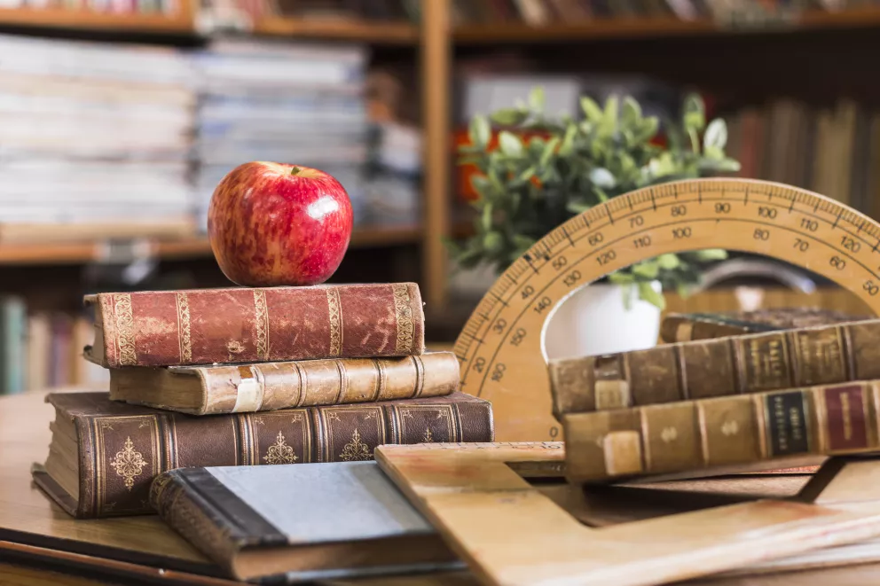 zátiší v knihovně