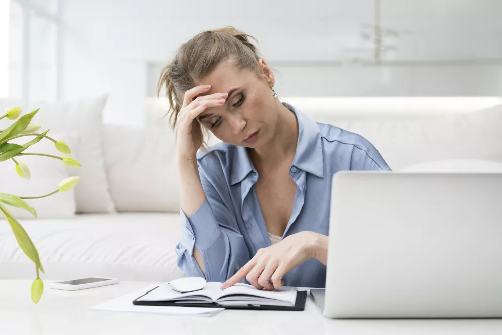 žena, únava, péče, práce, povinnosti