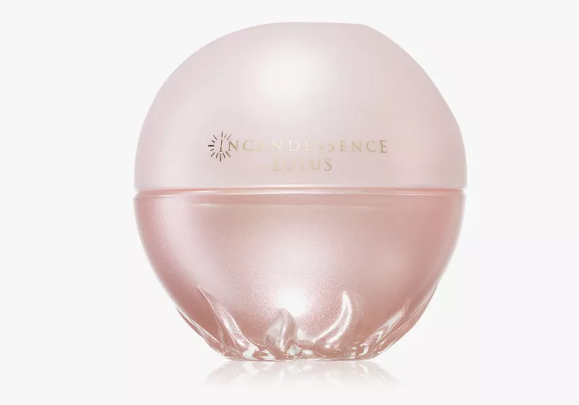 Květinová parfémovaná vůně s kdoulí a lotosovým květem, Avon, 269 Kč