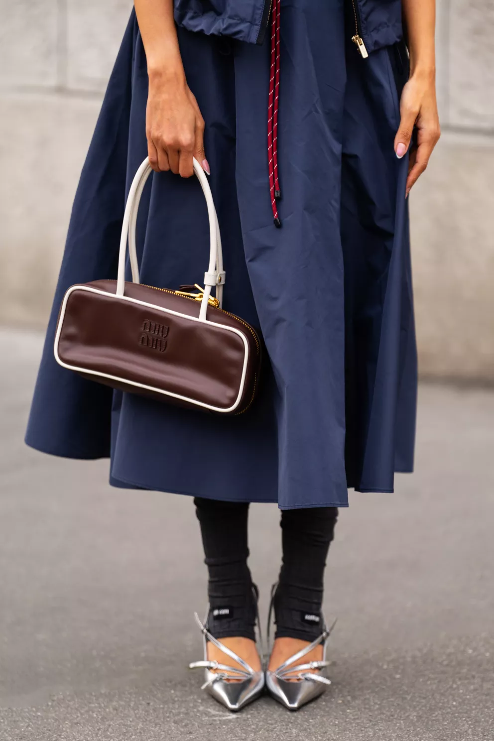 žena s balerínkami