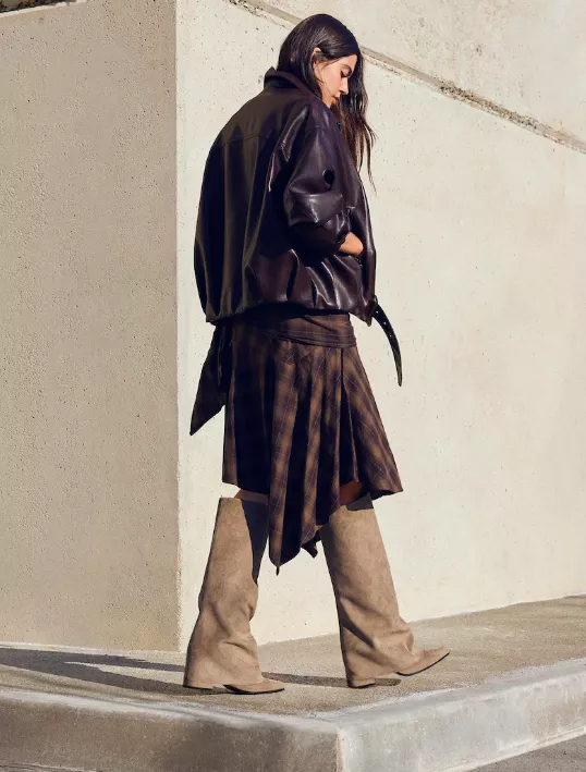 <p>Bershka 2129 Kč</p>
