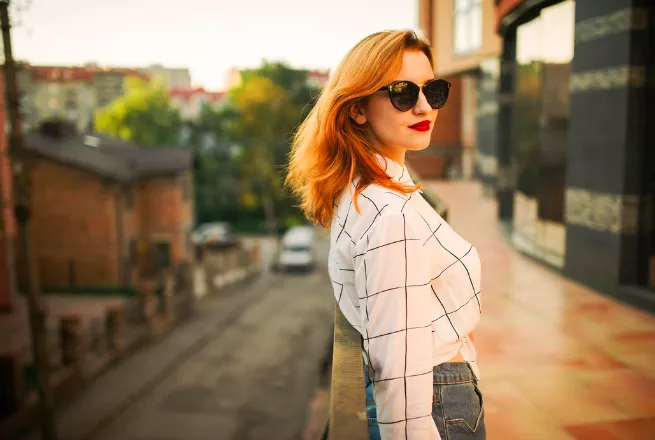 Kousky v tyrkysu a obří brýle. Připravte se na jaro ve velkém stylu