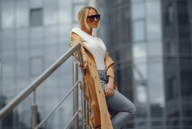 Kousky v tyrkysu a obří brýle. Připravte se na jaro ve velkém stylu