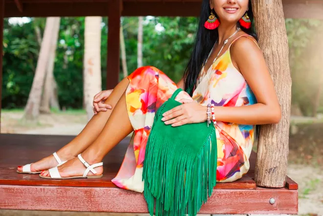 Tento jemný detail róbu pozvedne každé ženy. Dokáže přenést pozornost přesně tam, kam potřebujete